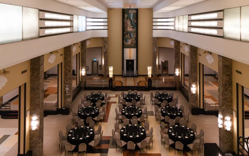 Restaurant Le 9 Montréal — salle de restaurant