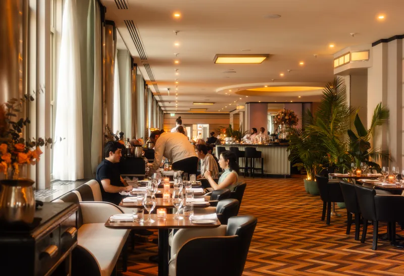 Restaurant Le 9e Montréal — ambiance de salle